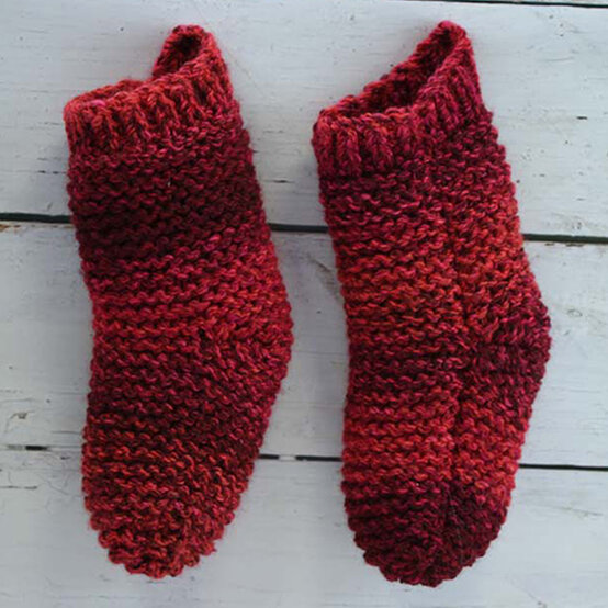 idea_get-started-in-knitting_slippers.jpg?sw=554&q=85