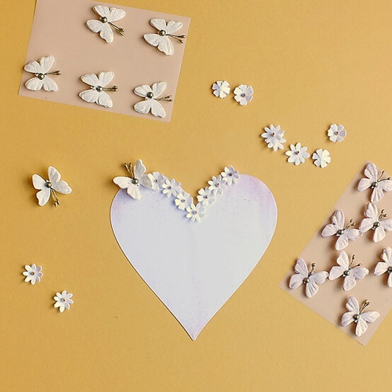 mothers-day-gatefold-card_step3.jpg?sw=554&q=85