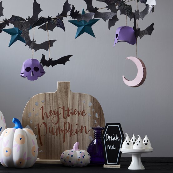 halloweengarland_hero.jpg?sw=554&q=85