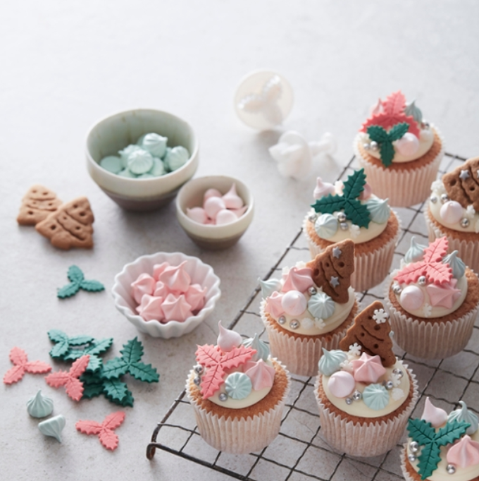 how-to-make-decorated-christmas-cupcakeshero.png?sw=680&q=85