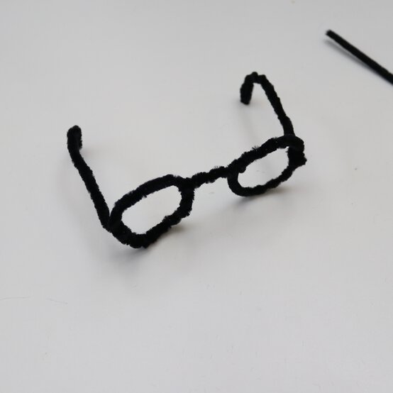 how_to_make_a_wolf_costume_step10-square.jpg?sw=554&q=85