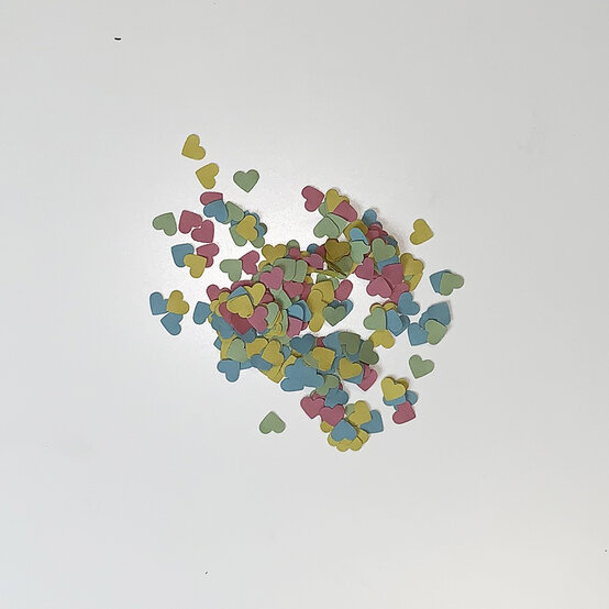 balloon_card_craft_punch_step_3.jpg?sw=554&q=85