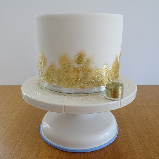 xmas-baking-lucy-gold-cake7.jpg?sw=554&q=85