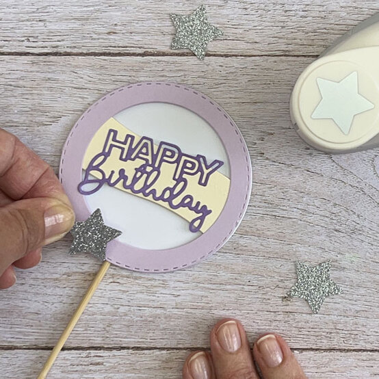 die%2Dcut%2Dprojects%2Dfor%2Dbeginners%5Fcake%2Dtopper%2Dstep%2D3b.jpg?sw=554&q=85