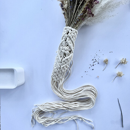 Idea_How-to-Make-a-Wedding-Macrame-Bouquet-Wrap_Step32a.JPG?sw=554&q=85