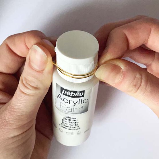 ideas%5Fjewellery%2Dprojects%2Dto%2Dmake%2Dwith%2Dbeads%5Fhoop%2Dearrings%5Fstep%2D1a.jpg?sw=554&q=85