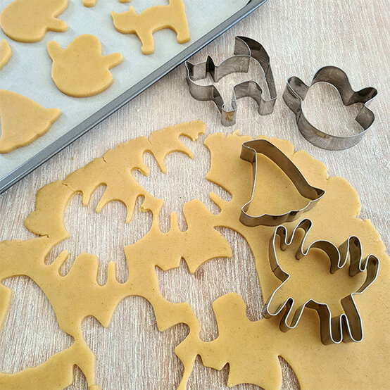 halloween-biscuits-2.jpg?sw=554&q=85