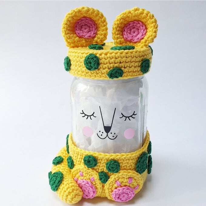 Idea_%20how-to-upcycle-jars-with-crochet_step3.jpg?sw=680&q=85