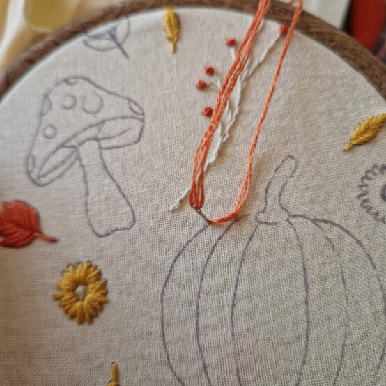 idea%5Fautumn%2Dembroidery%2Dprojects%2Dto%2Dtry%2Dnapkin%5Fstep%2D18.jpg?sw=554&q=85