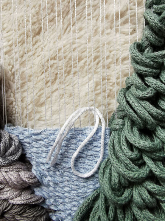 christmassceneweaving_step-19_1.jpg?sw=554&q=85