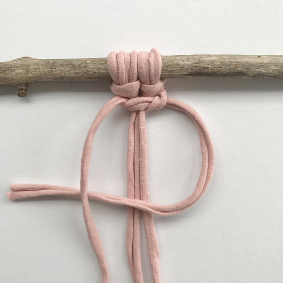 square-knot-step-4.jpg?sw=554&q=85