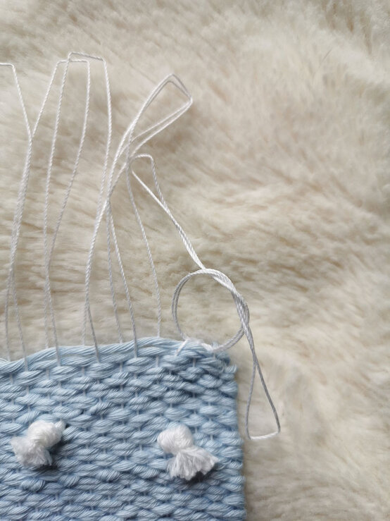 christmassceneweaving_step-24_2.jpg?sw=554&q=85