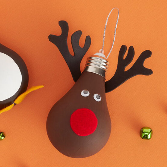 christmas-character-lightbulbs_edit.jpg?sw=554&q=85