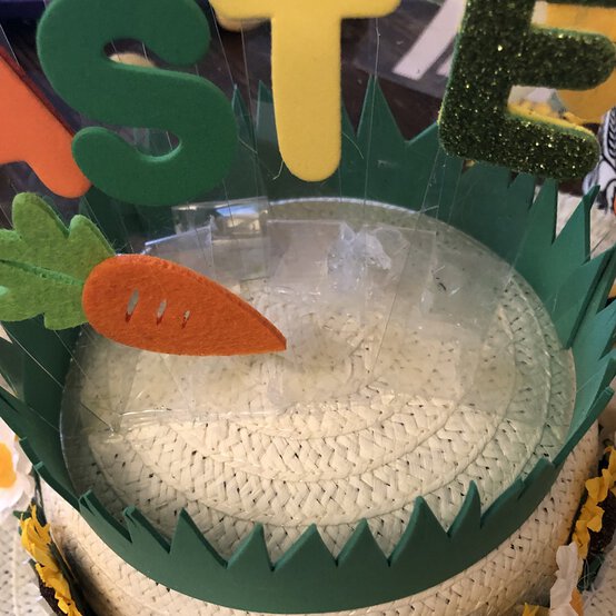 easter_bonnet_glue_step_5.jpg.jpeg?sw=554&q=85