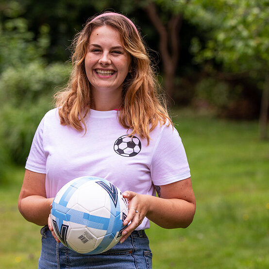 cricut-how-to-make-custom-clothing_football-badge-top.jpg?sw=554&q=85