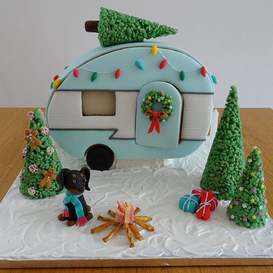xmas-baking-lucy-caravan-cake35.jpg?sw=554&q=85