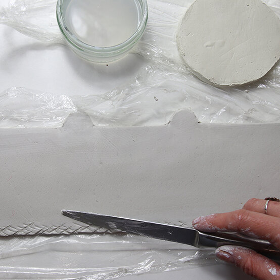 clay-bear-pots-step4.jpg?sw=554&q=85