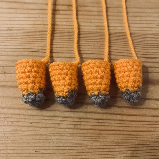 how-to-crochet-a-highland-cow_legs.jpg?sw=554&q=85