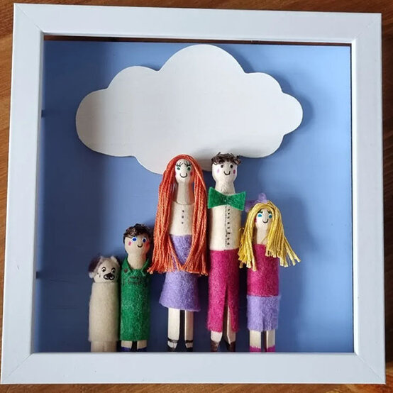 sarah-hinde-family-artwork.jpg?sw=554&q=85