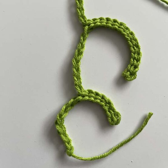 ideas%5Fhow%2Dto%2Dcrochet%2Da%2Dhalloween%2Dwreath%5Fvine%5F2.jpg?sw=554&q=85