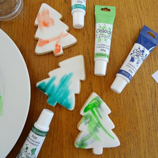 watercolour-tree-biscuits-step-7-2.jpg?sw=554&q=85