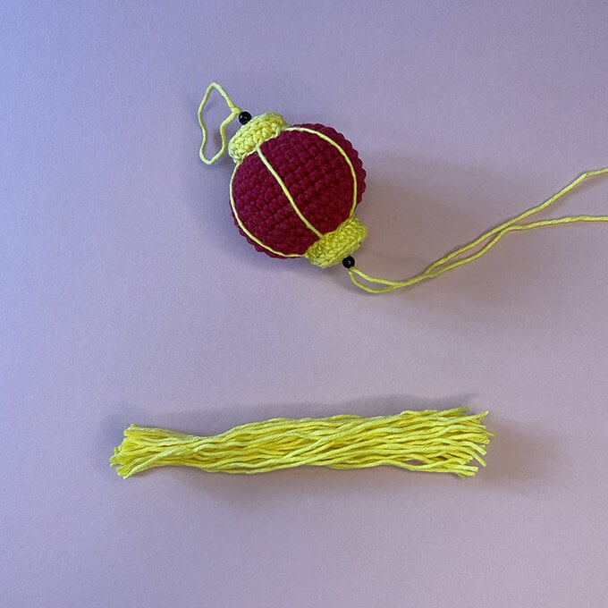Idea_how-to-crochet-an-amigurumi-rabbit_Tassel2.jpg?sw=680&q=85