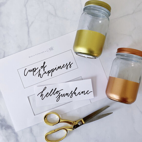 how-to-customise-drinking-jars-with-creative-lettering_step1.jpg?sw=554&q=85