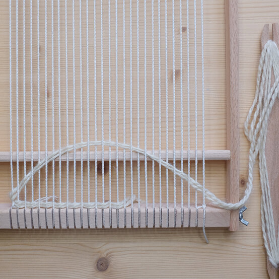 how_to_make_-a_floral_weave_07.jpg?sw=554&q=85