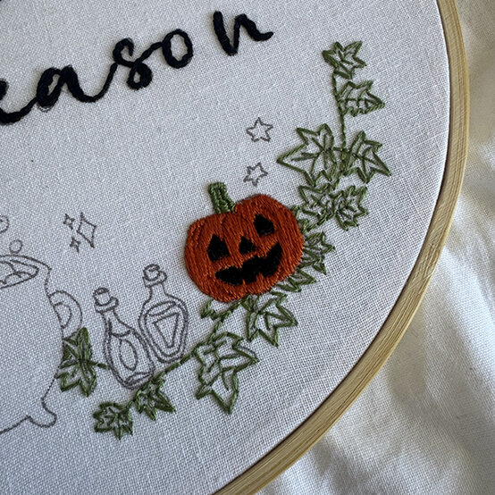 ideas%5Fhalloween%2Dembroidery%2Dhoop%5Fback%2Dstitch%2D4.jpg?sw=554&q=85