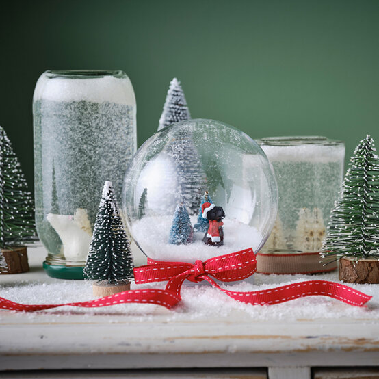idea_diy-christmas-table-settings_snowglobe.jpg?sw=554&q=85