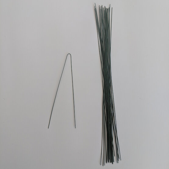 traditional-red-artificial-wreath-3.jpg?sw=554&q=85