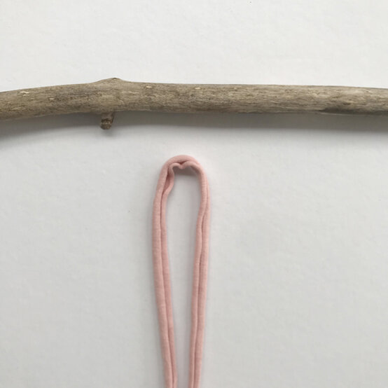 lark-knot-step-1.jpg?sw=554&q=85