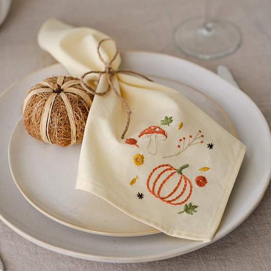 idea%5Fautumn%2Dembroidery%2Dprojects%2Dnapkin%5Fstep.png?sw=554&q=85