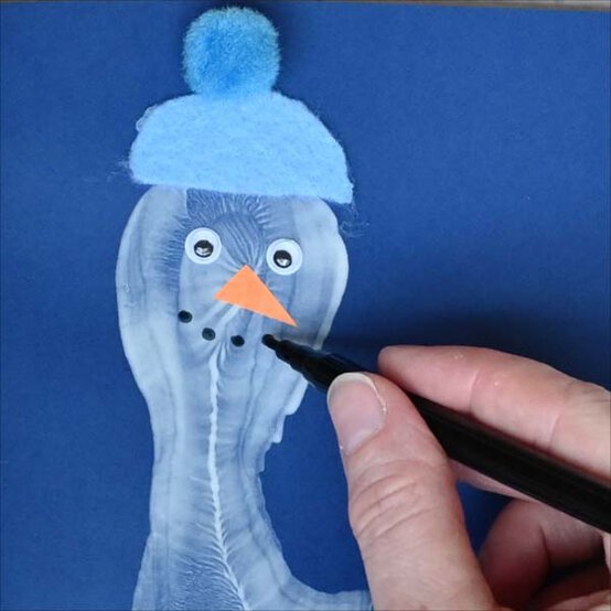 ideas%5Fhow%2Dto%2Dmake%2Dhand%2Dand%2Dfootprint%2Dchristmas%2Dcards%5Fsnowman%5F10.jpg?sw=554&q=85