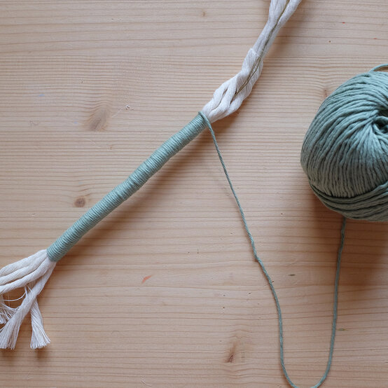 candy_cane_04.jpg?sw=554&q=85