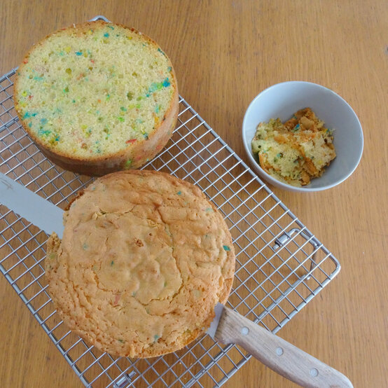 funfetti-ice-cream-cake_step4.jpg?sw=554&q=85