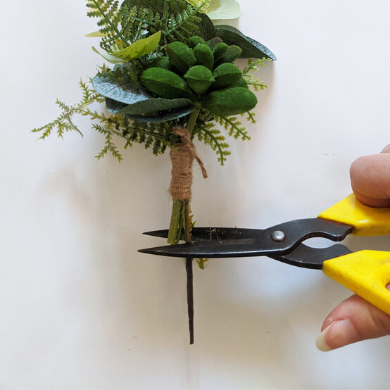 everlasting-buttonhole_step9.jpg?sw=554&q=85