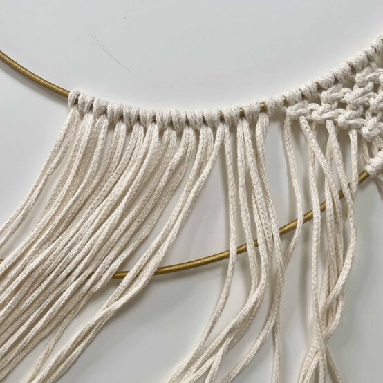 Idea_how-to-make-a-christmas-macrame-wreath_step9a.jpg?sw=554&q=85