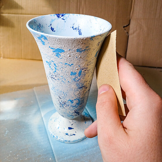 Montana%20Spray%20Paint%20Vase_Step9a.jpg?sw=554&q=85