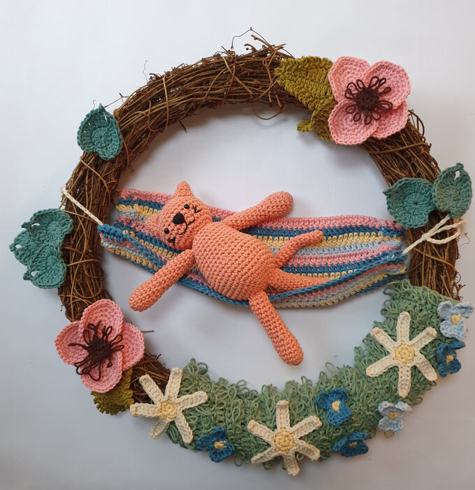 how_to_crochet_a_summer_garden_wreath_placement-6-1.jpg?sw=680&q=85