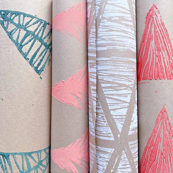 Idea_how-to-make-lino-print-gift-wrap_step9b.jpg?sw=554&q=85