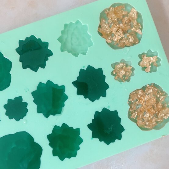 how-to-make-resin-succulents_step5a.jpg?sw=554&q=85
