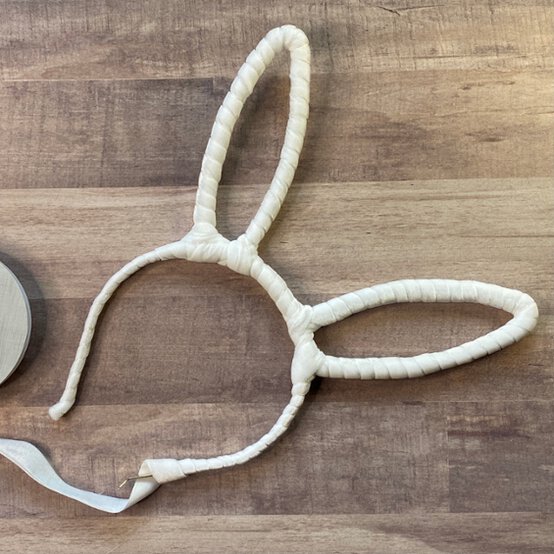 Idea_how-to-make-a-floral-bunny-headband_step8b.jpg?sw=554&q=85