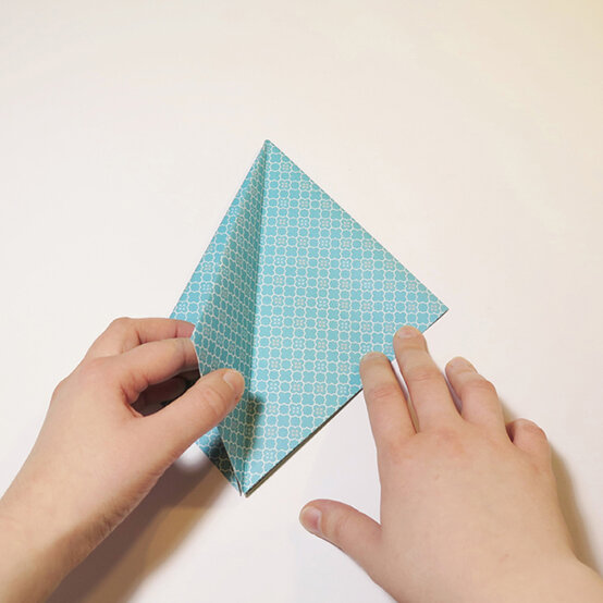 origami-christmas-tree-7c.jpg?sw=554&q=85