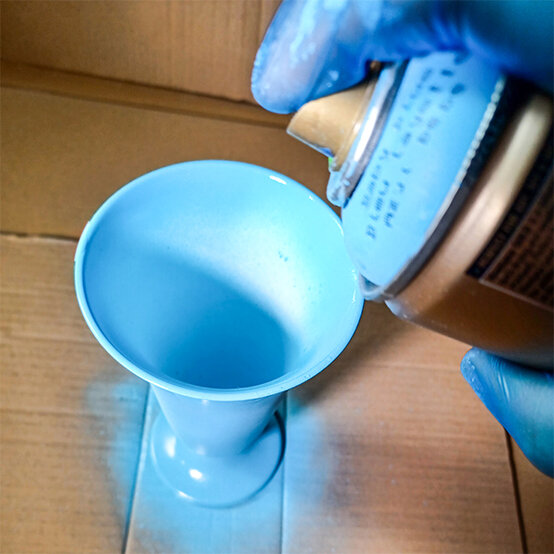 Montana%20Spray%20Paint%20Vase_Step3b.jpg?sw=554&q=85