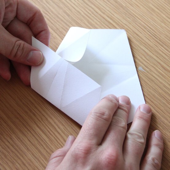 Origami-Star-Garland_Step6.jpg?sw=554&q=85