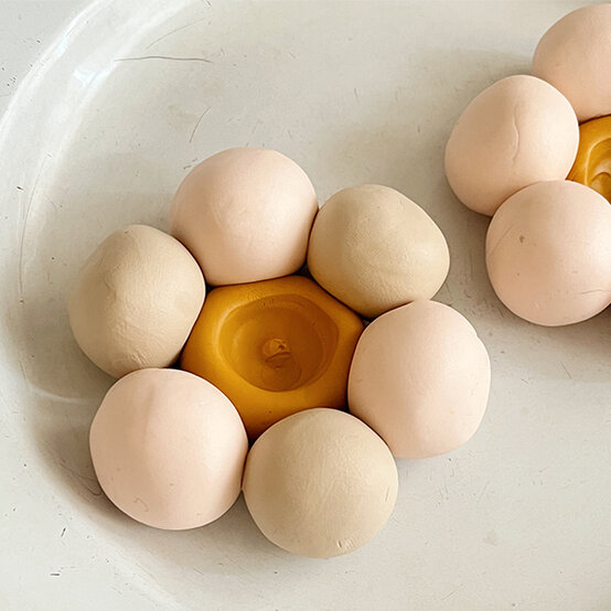 how-to-make-daisy-candle-holders-5.jpg?sw=554&q=85