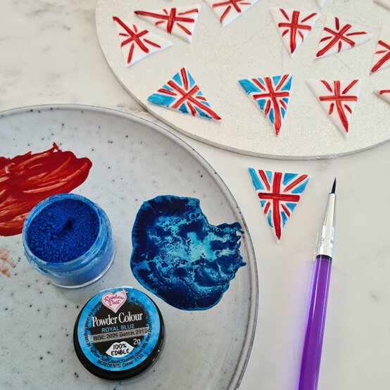 idea_how-to-make-a-coronation-cake_step7c.jpg?sw=554&q=85