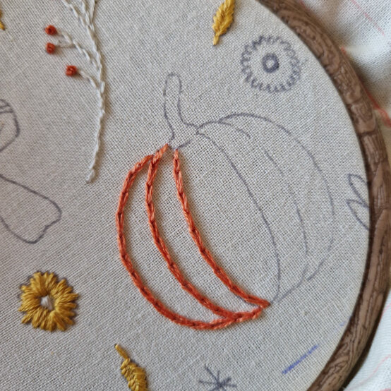 idea%5Fautumn%2Dembroidery%2Dprojects%2Dto%2Dtry%2Dnapkin%5Fstep%2D16.jpg?sw=554&q=85