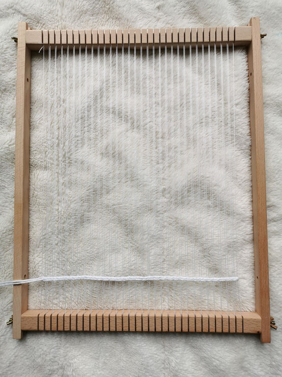 christmassceneweaving_step-4_3.jpg?sw=554&q=85